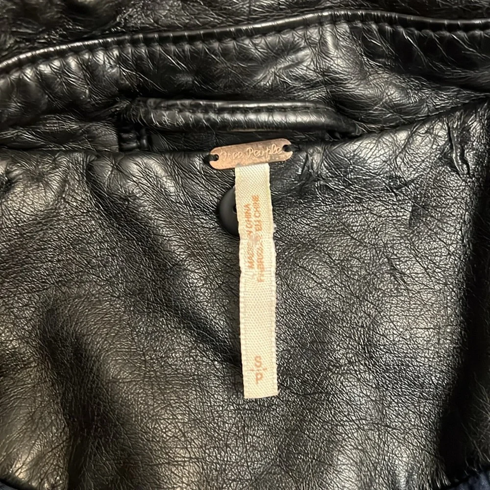 FREE PEOPLE LEATHER JACKET BLACK CUTE SIZE S VEGAN LEATHER COAT JACKET